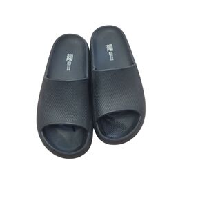 Unisex 32 Cool Black Cushion Slides. Woman Size7.5 To 8.5 Mans  5.5 To 6.5